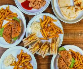 1 Small Pizza + 1 Zinger Burger + 500 ML Drink